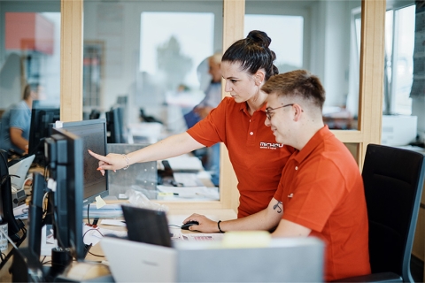 Büroangestellte Spedition Disponenten Arbeitsplatz