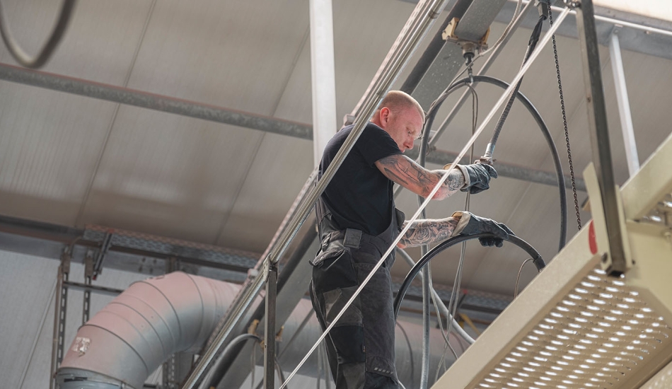 Siloreinigung durch Mitarbeiter