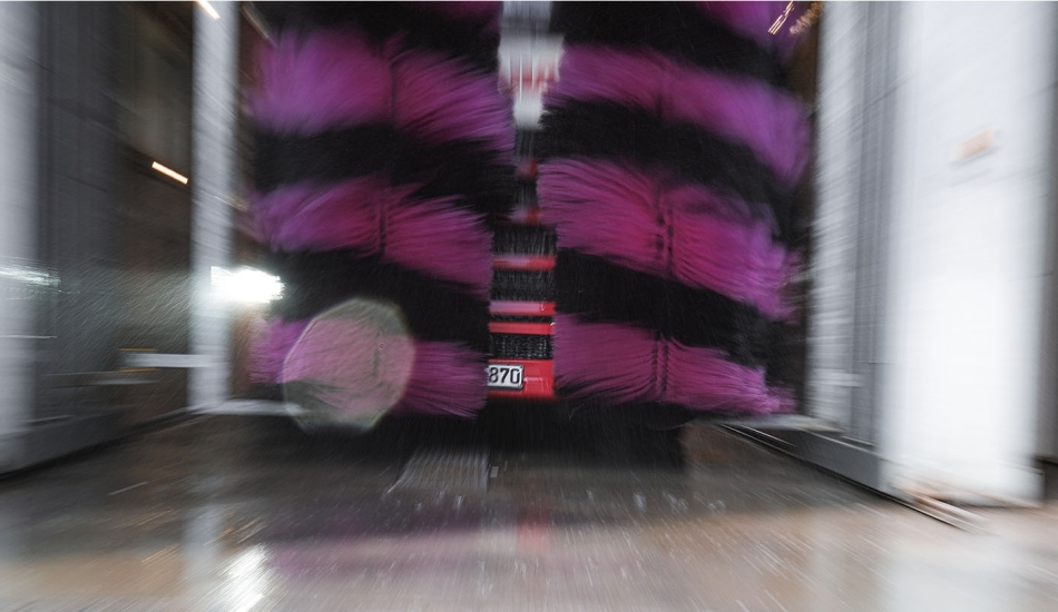 Waschstraße Scania Lkw rot